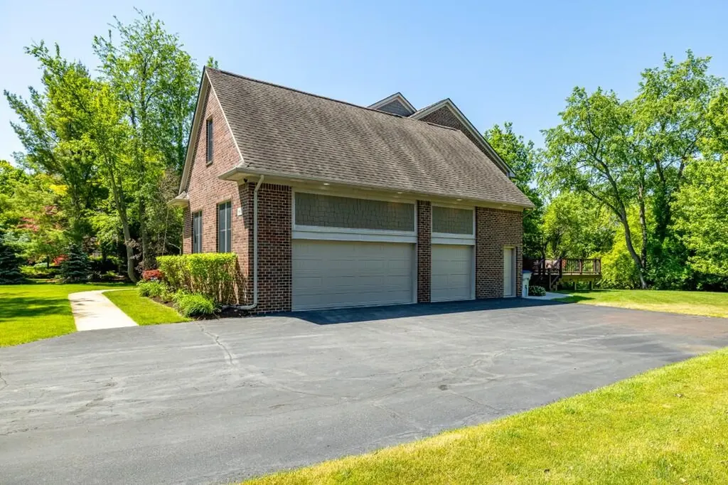8061 Pine Ridge Court Salem Township MI 48168