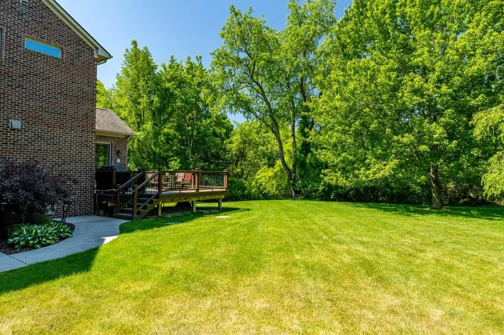 8061 Pine Ridge Court Salem Township MI 48168