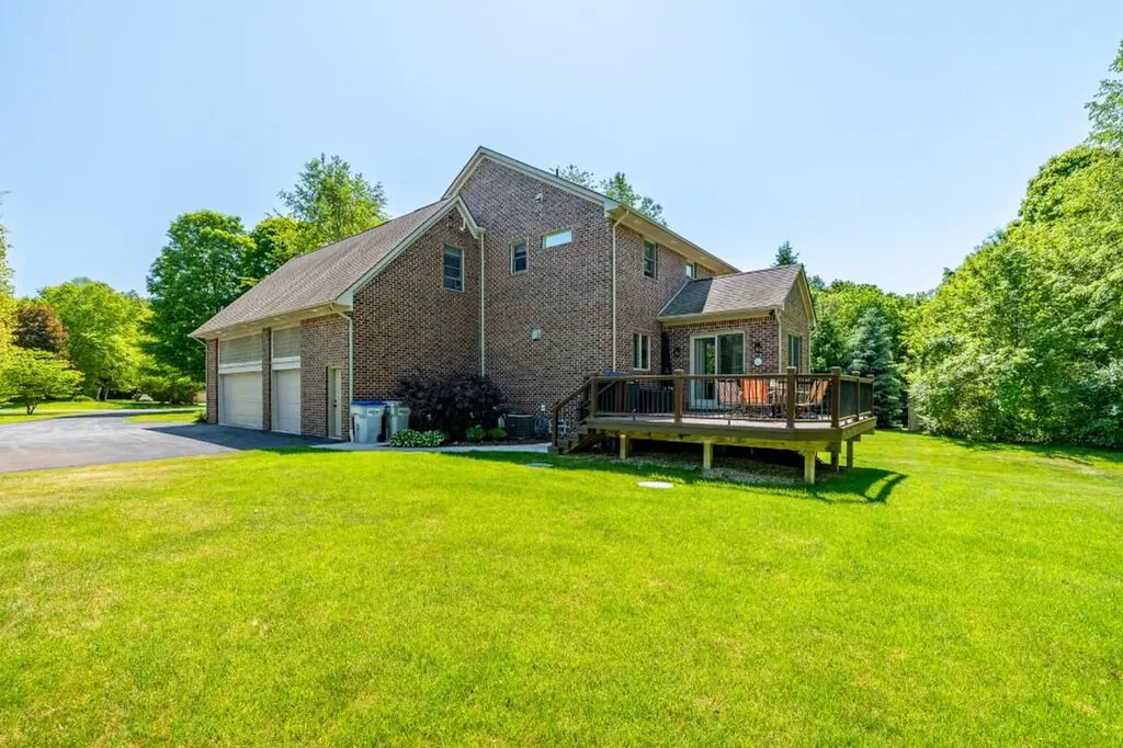 8061 Pine Ridge Court Salem Township MI 48168