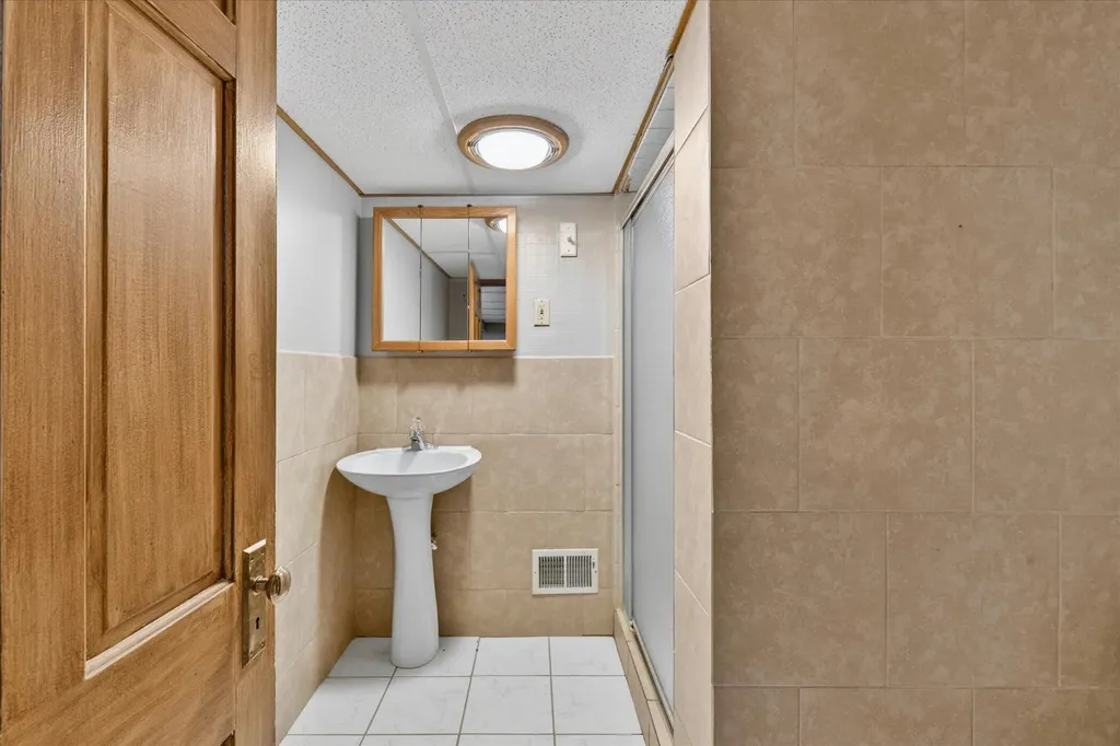 1426 Leblanc Street Lincoln Park City MI 48146