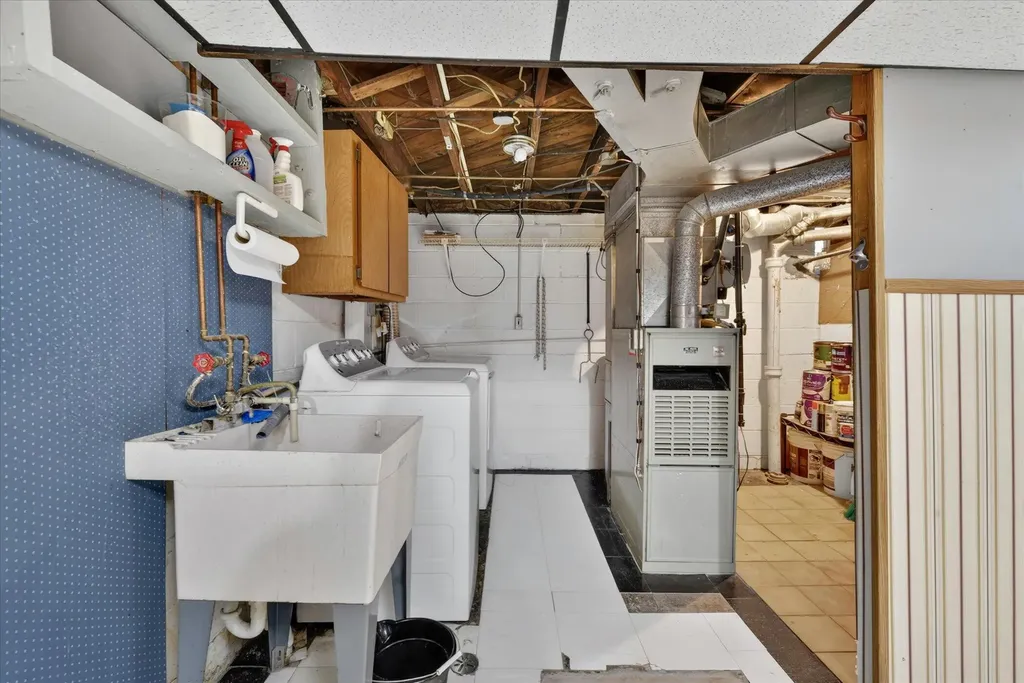 1426 Leblanc Street Lincoln Park City MI 48146