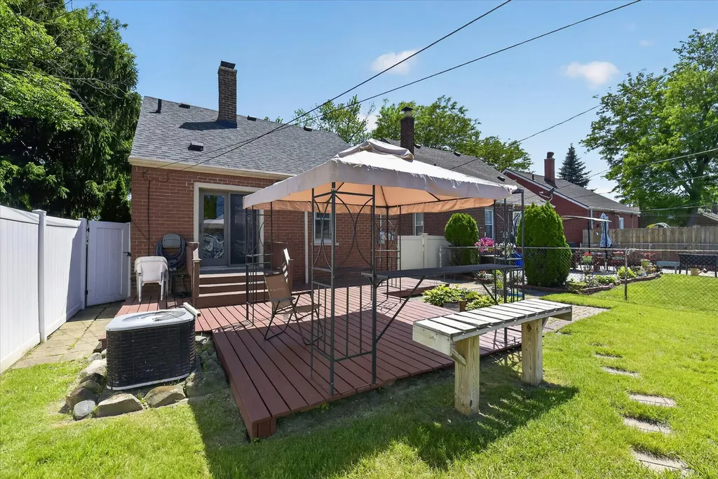 1426 Leblanc Street Lincoln Park City MI 48146