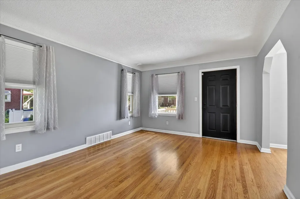 1426 Leblanc Street Lincoln Park City MI 48146