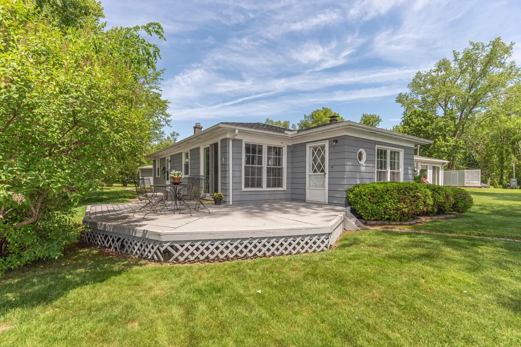 9547 Crestline Drive Hamburg Township MI 48169