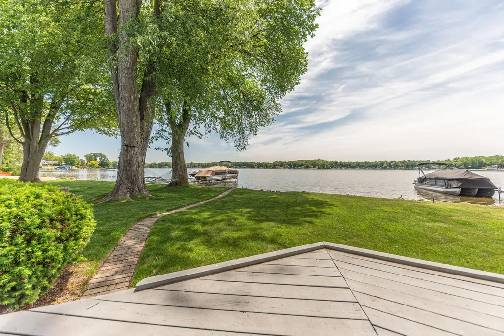 9547 Crestline Drive Hamburg Township MI 48169