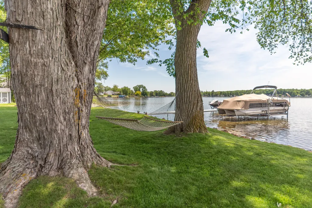 9547 Crestline Drive Hamburg Township MI 48169