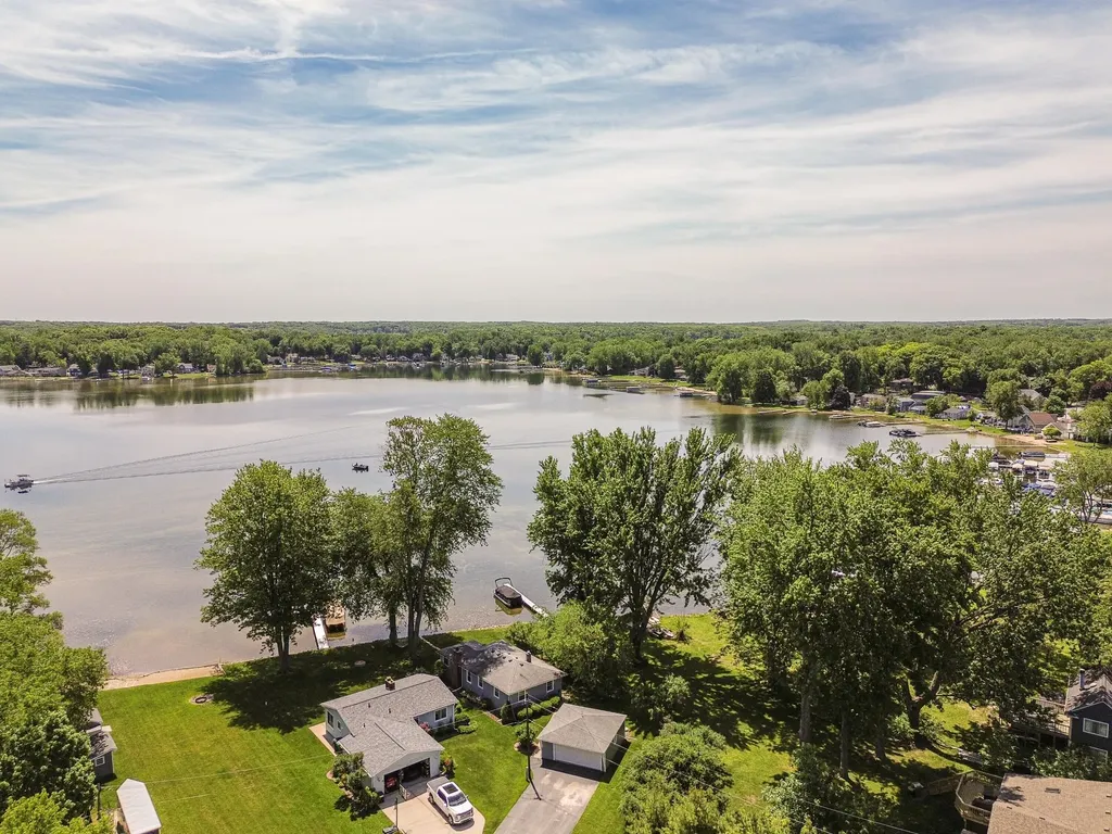 9547 Crestline Drive Hamburg Township MI 48169