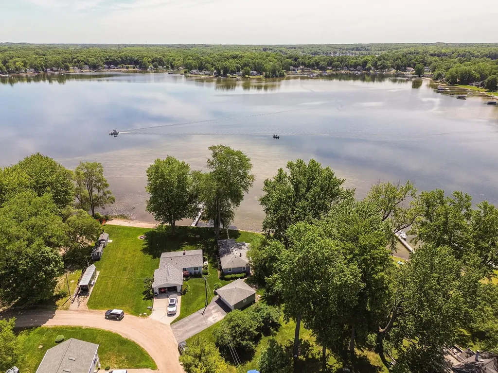 9547 Crestline Drive Hamburg Township MI 48169