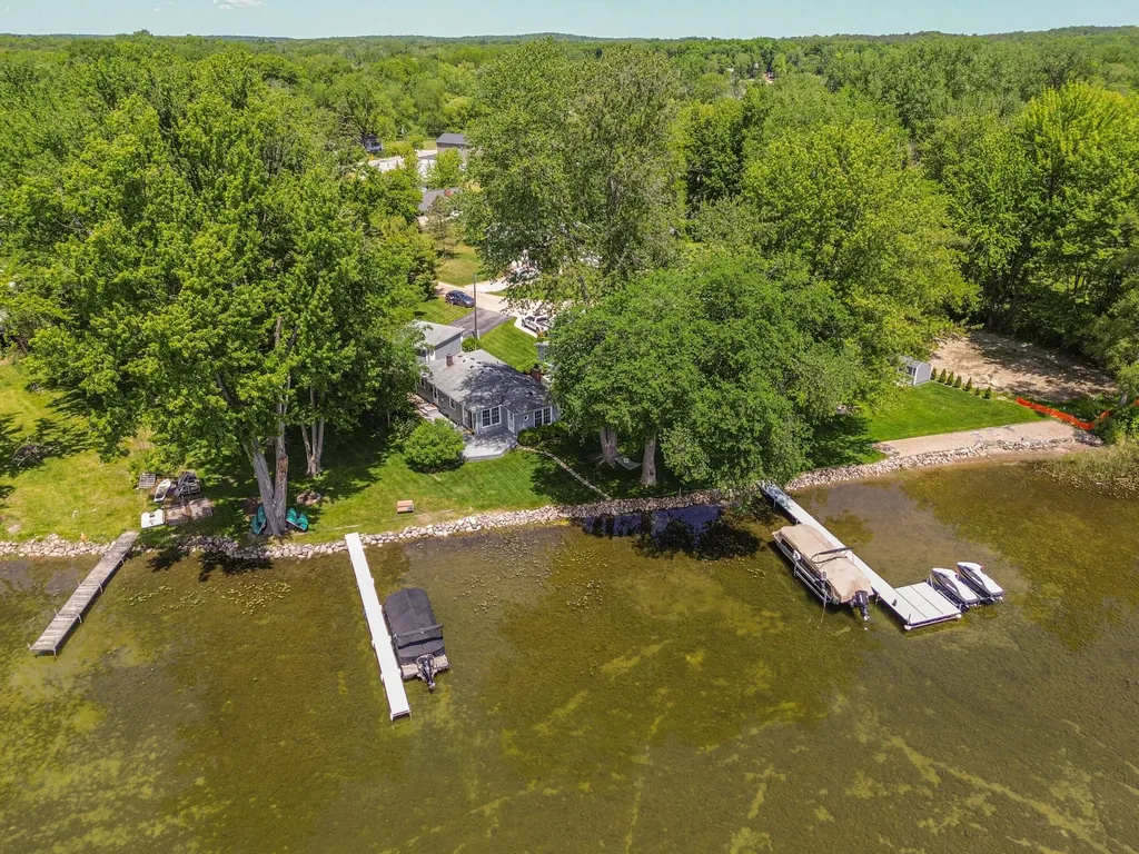 9547 Crestline Drive Hamburg Township MI 48169