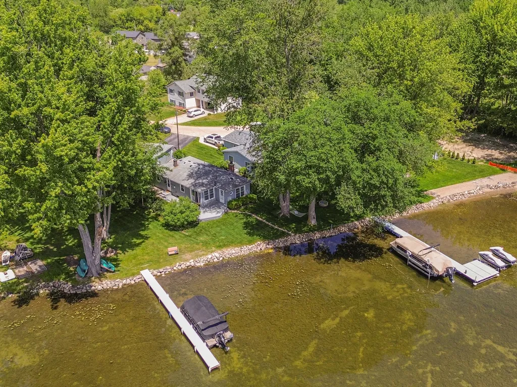 9547 Crestline Drive Hamburg Township MI 48169