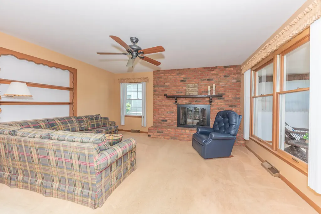 9547 Crestline Drive Hamburg Township MI 48169