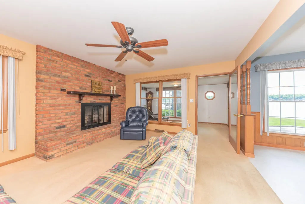 9547 Crestline Drive Hamburg Township MI 48169
