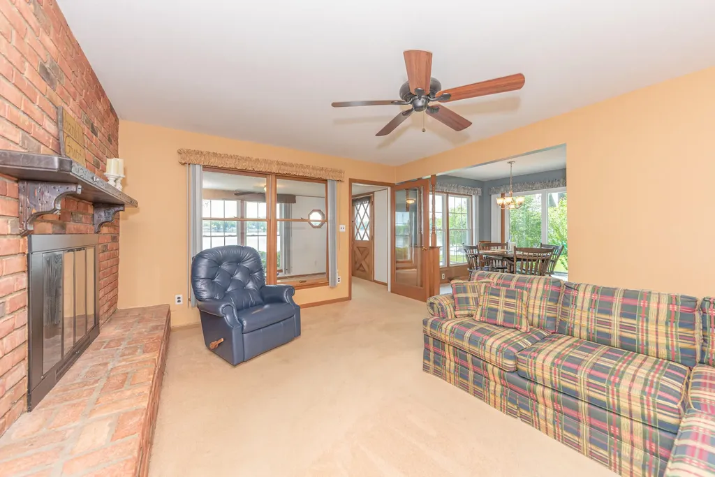 9547 Crestline Drive Hamburg Township MI 48169