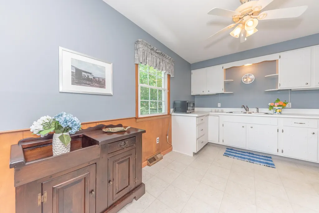 9547 Crestline Drive Hamburg Township MI 48169