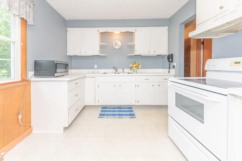 9547 Crestline Drive Hamburg Township MI 48169