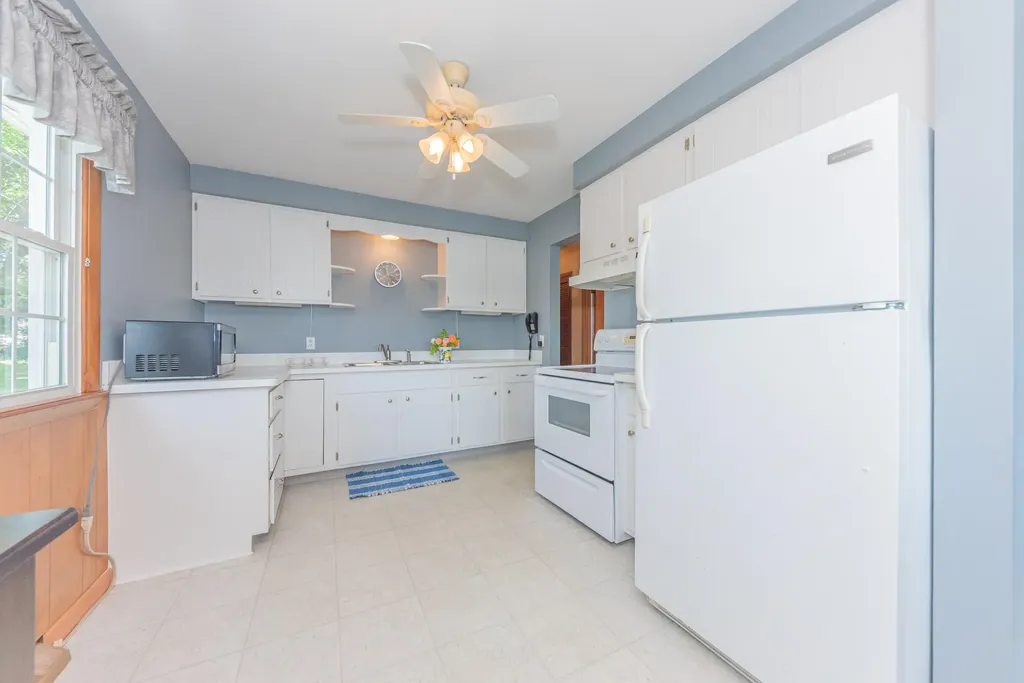 9547 Crestline Drive Hamburg Township MI 48169