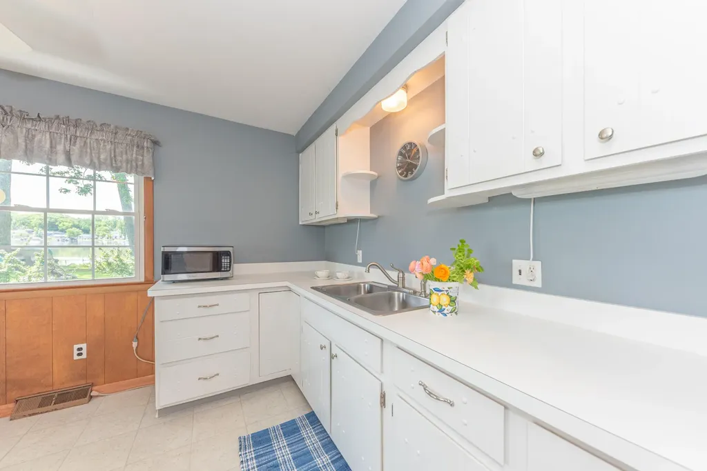9547 Crestline Drive Hamburg Township MI 48169