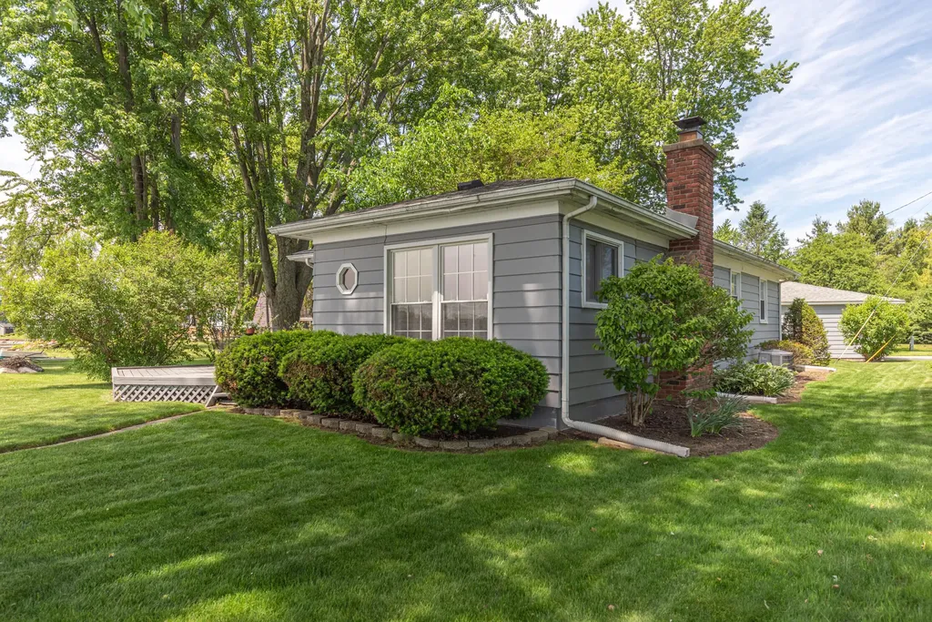 9547 Crestline Drive Hamburg Township MI 48169