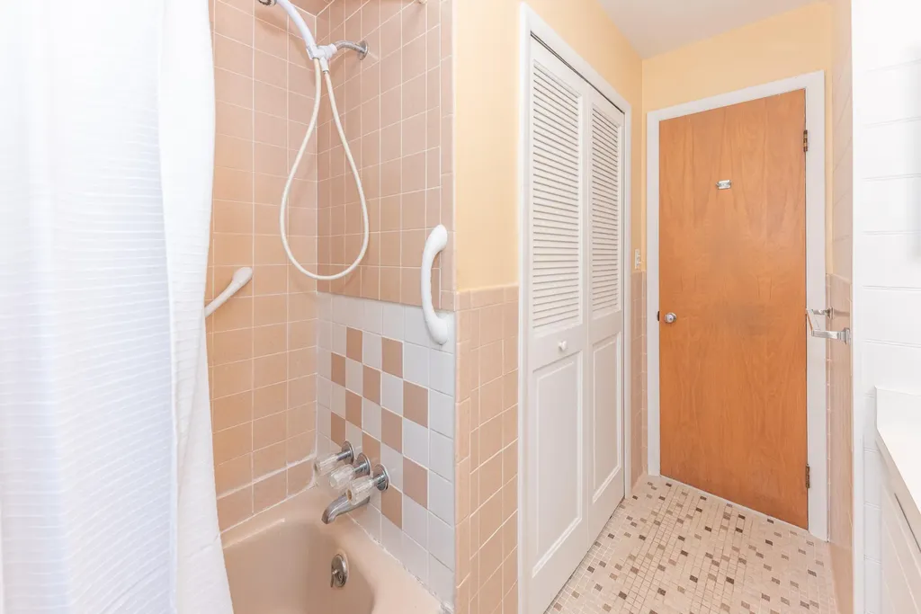 9547 Crestline Drive Hamburg Township MI 48169