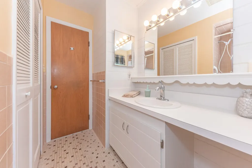 9547 Crestline Drive Hamburg Township MI 48169