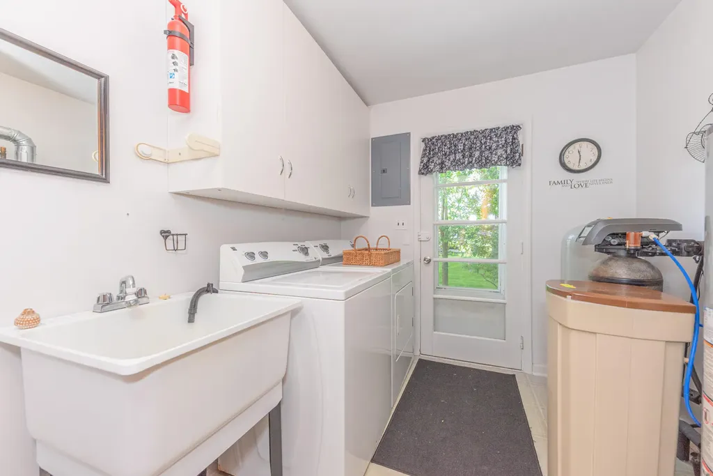 9547 Crestline Drive Hamburg Township MI 48169
