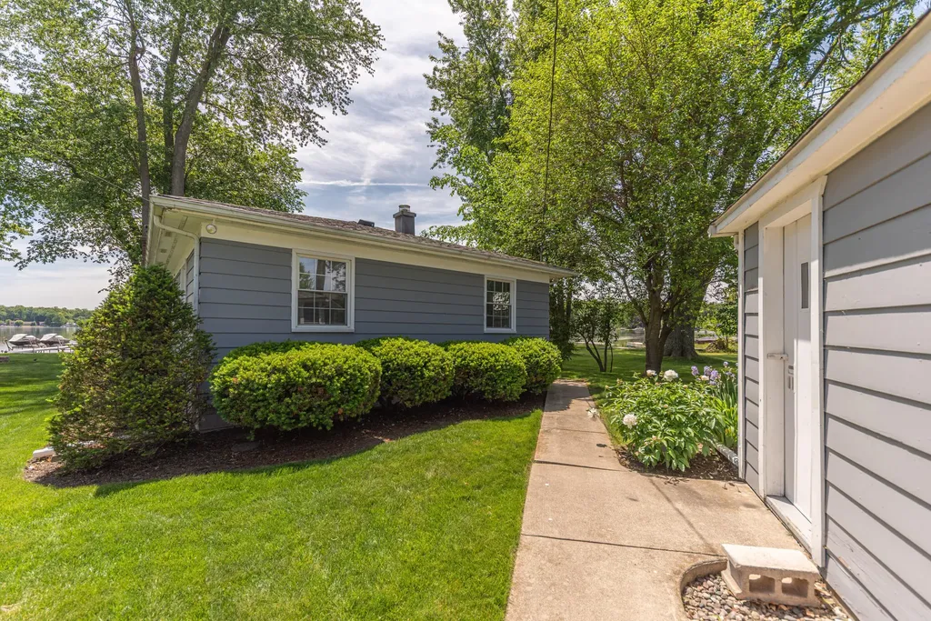 9547 Crestline Drive Hamburg Township MI 48169