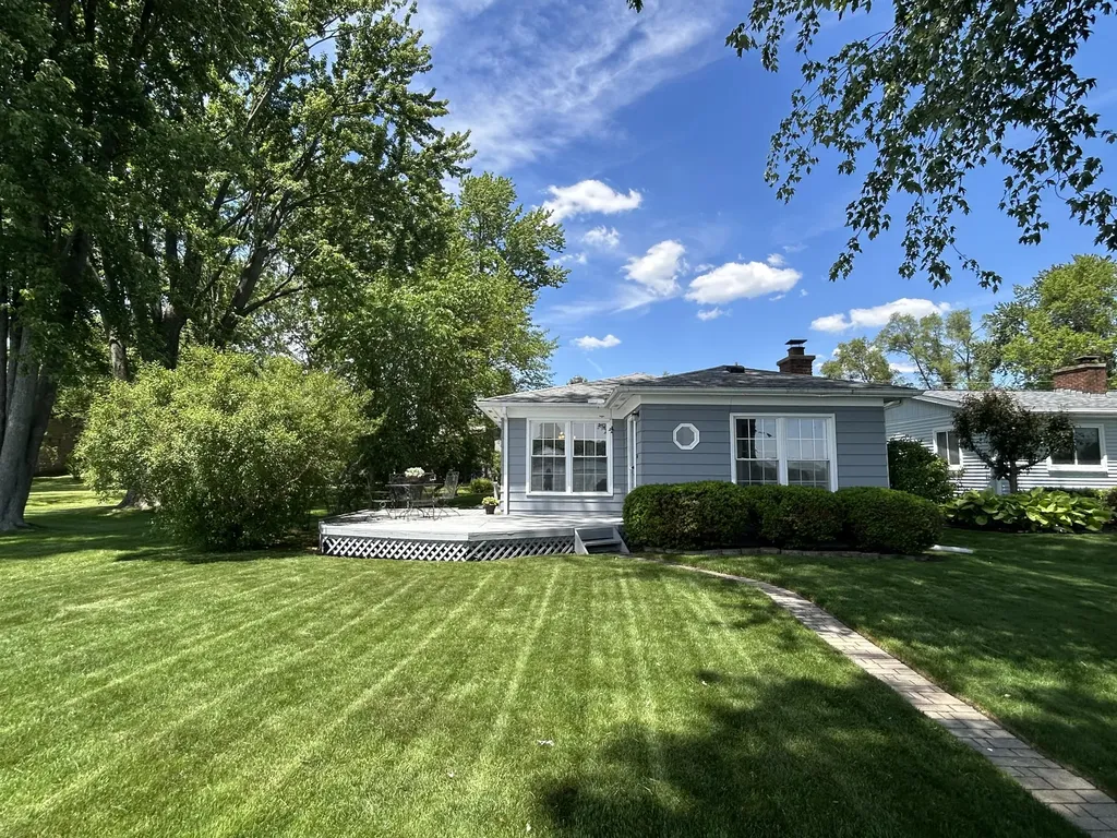 9547 Crestline Drive Hamburg Township MI 48169
