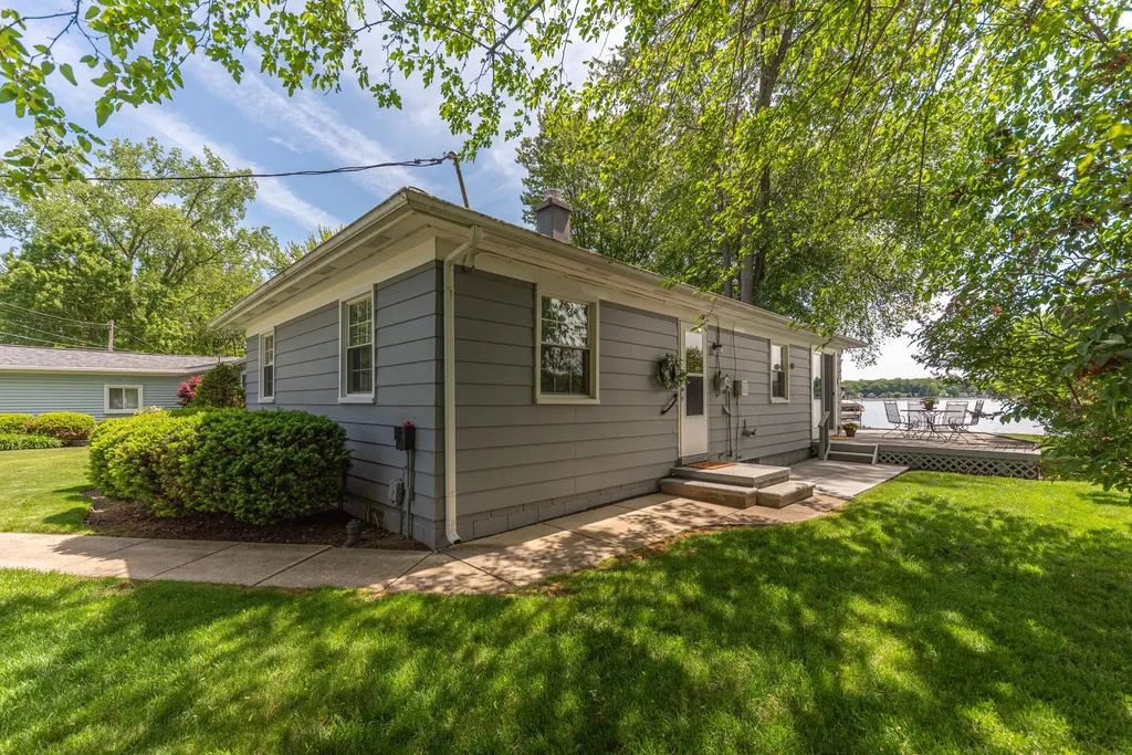9547 Crestline Drive Hamburg Township MI 48169