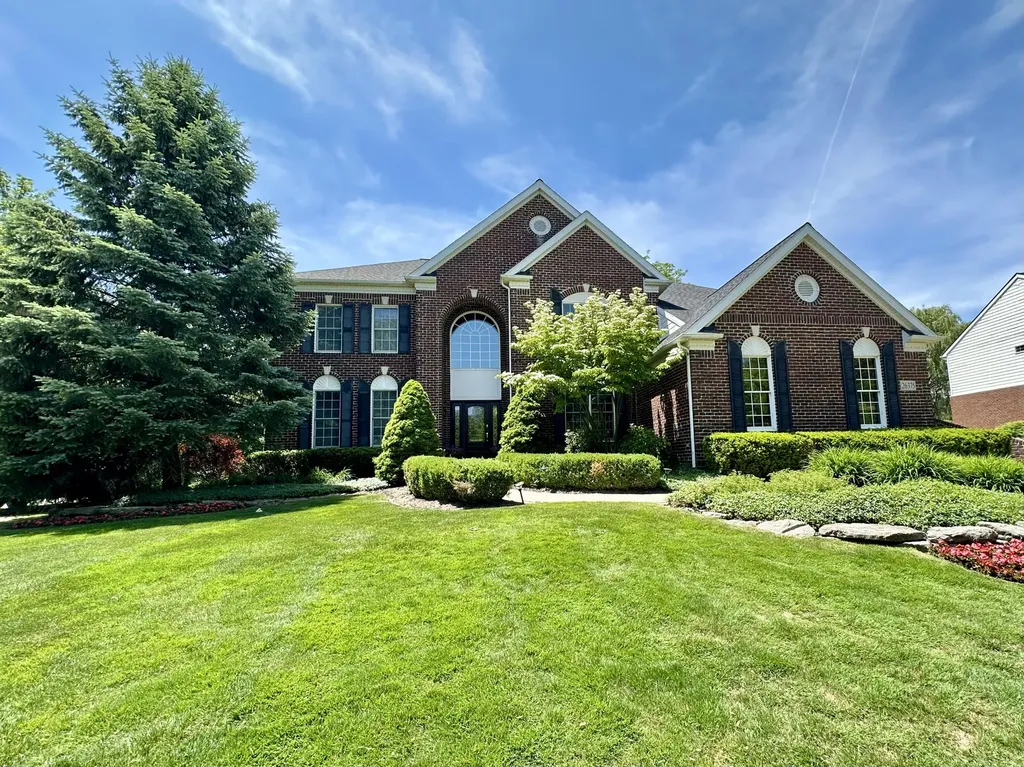 26375 Glenwood Drive Novi City MI 48374