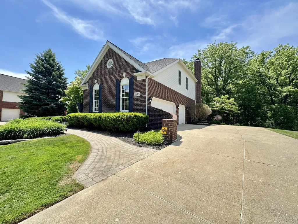 26375 Glenwood Drive Novi City MI 48374