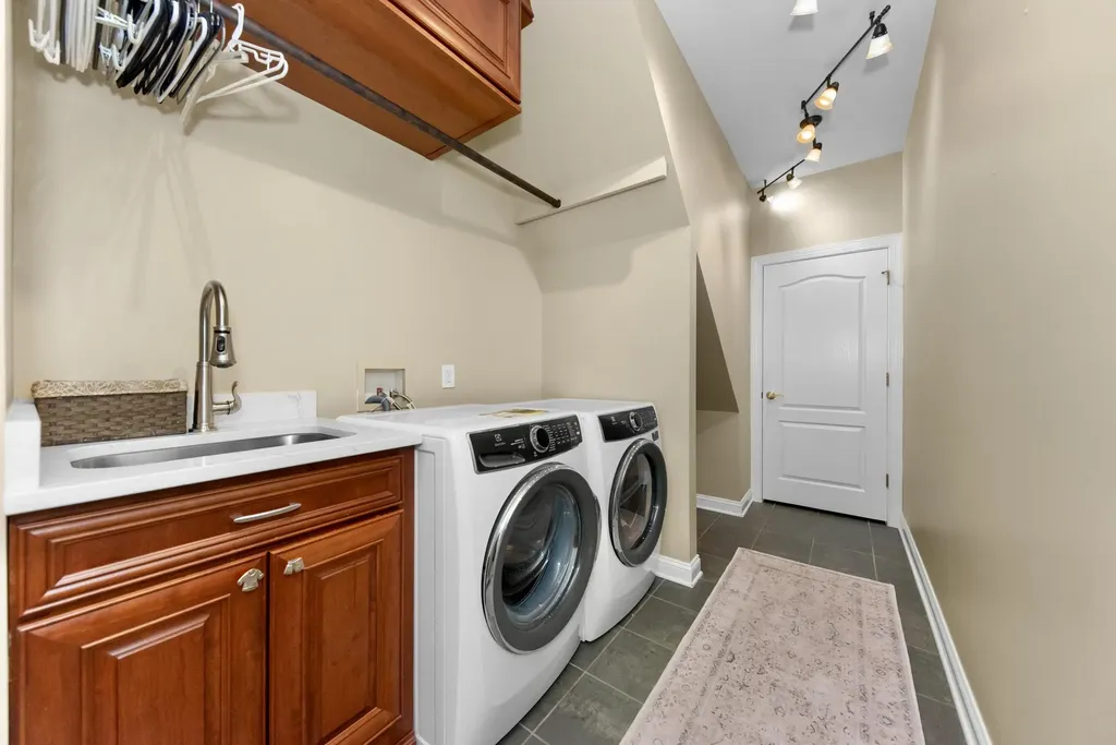 26375 Glenwood Drive Novi City MI 48374