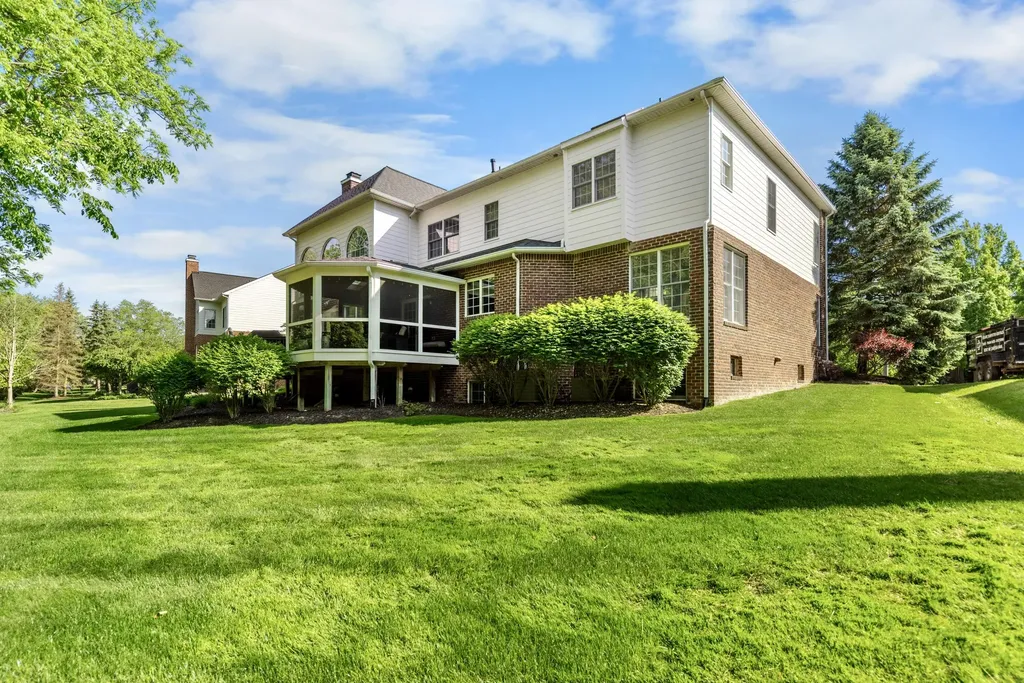26375 Glenwood Drive Novi City MI 48374