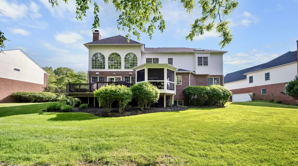 26375 Glenwood Drive Novi City MI 48374
