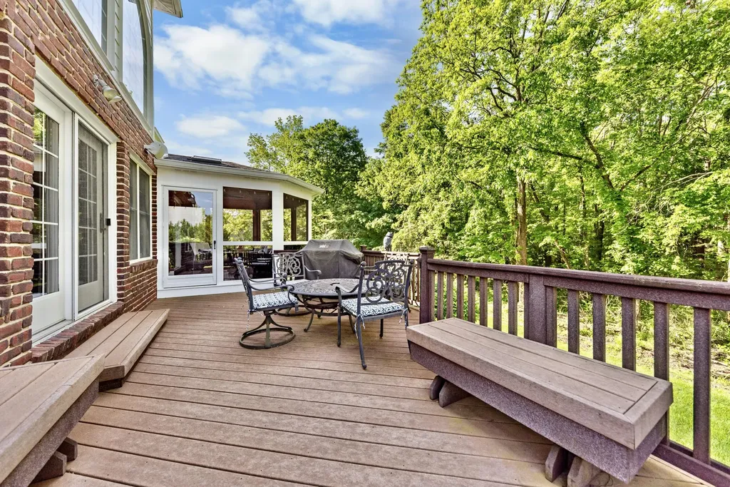 26375 Glenwood Drive Novi City MI 48374