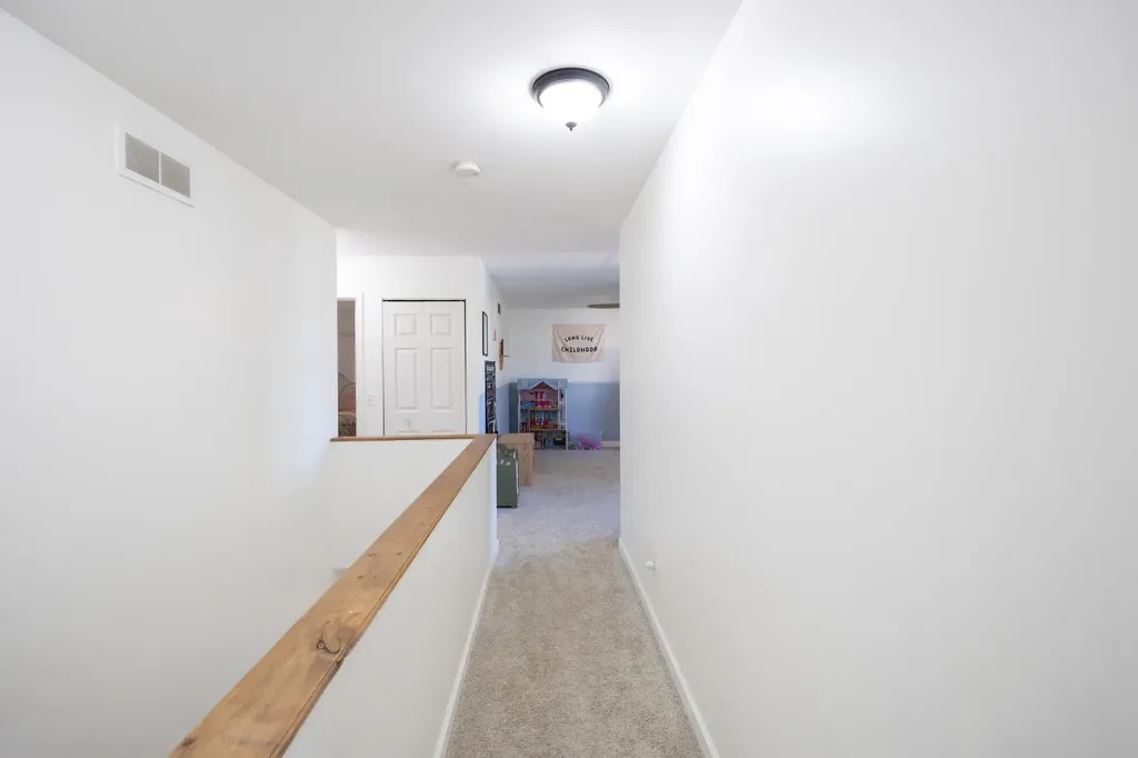 2717 Sycamore River Drive Handy Township MI 48836