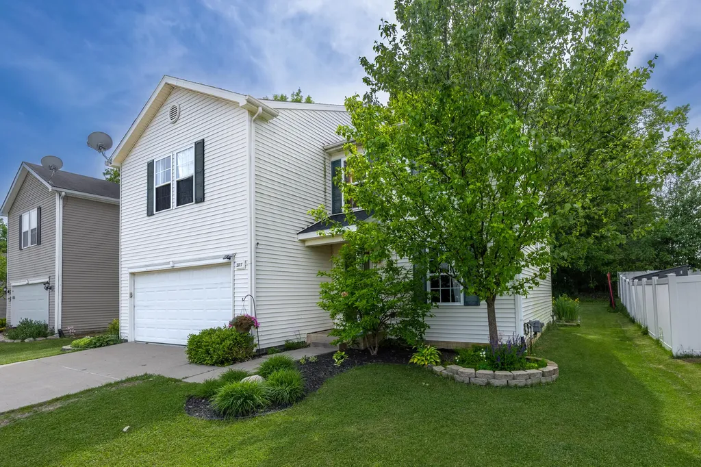 2717 Sycamore River Drive Handy Township MI 48836