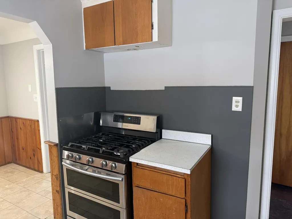 21004 Syracuse Avenue Warren City MI 48091