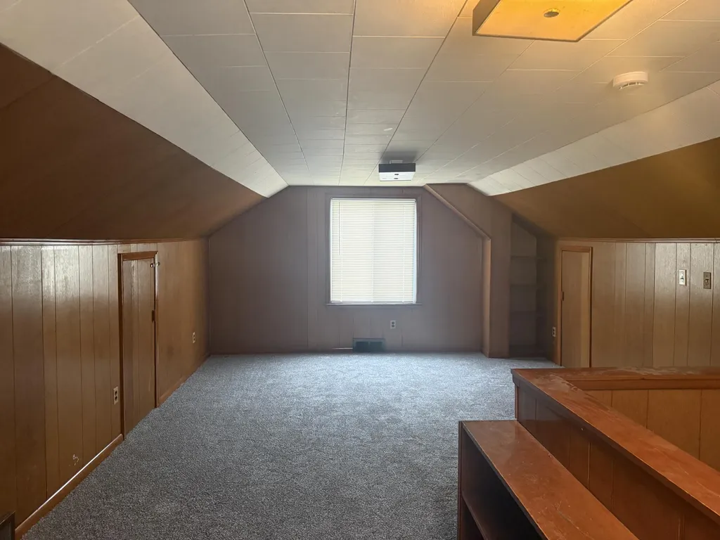 21004 Syracuse Avenue Warren City MI 48091