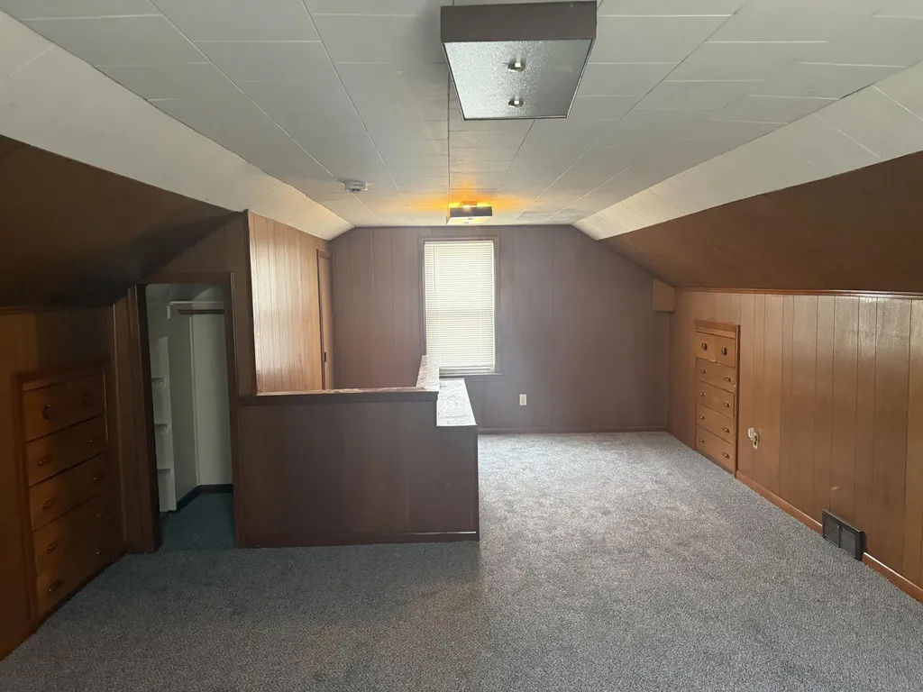 21004 Syracuse Avenue Warren City MI 48091