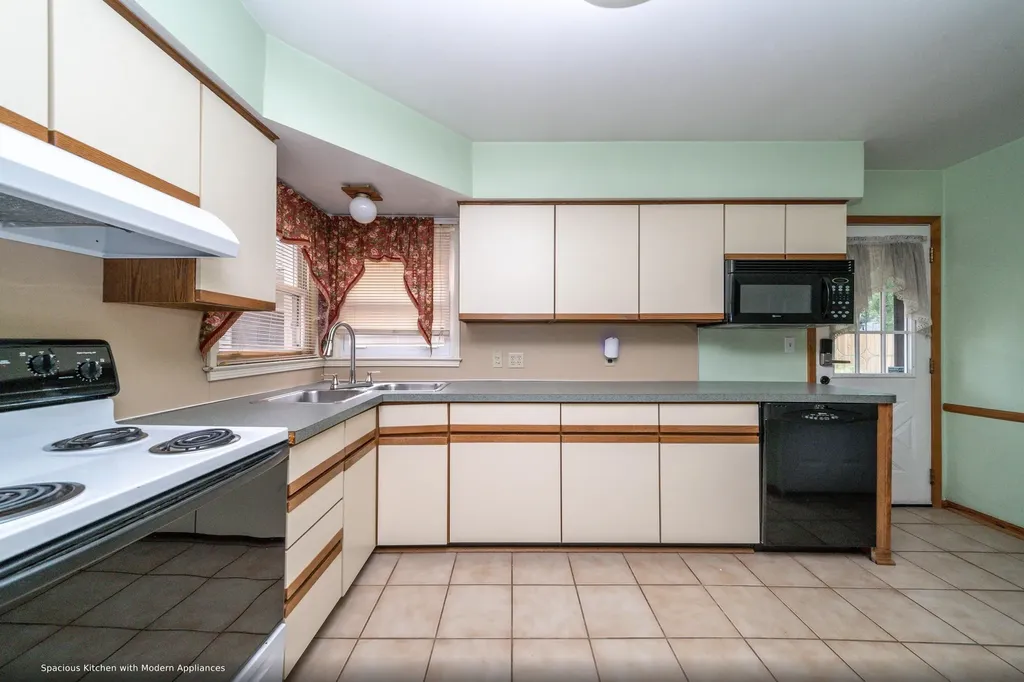 14521 Merriman Road Livonia City MI 48154