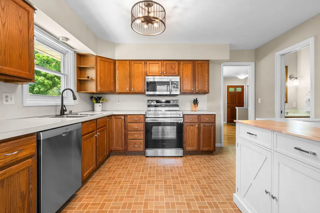 1559 Glastonbury Road Ann Arbor City MI 48103