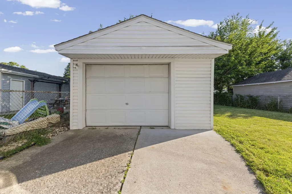 530 Mill Street Lincoln Park City MI 48146