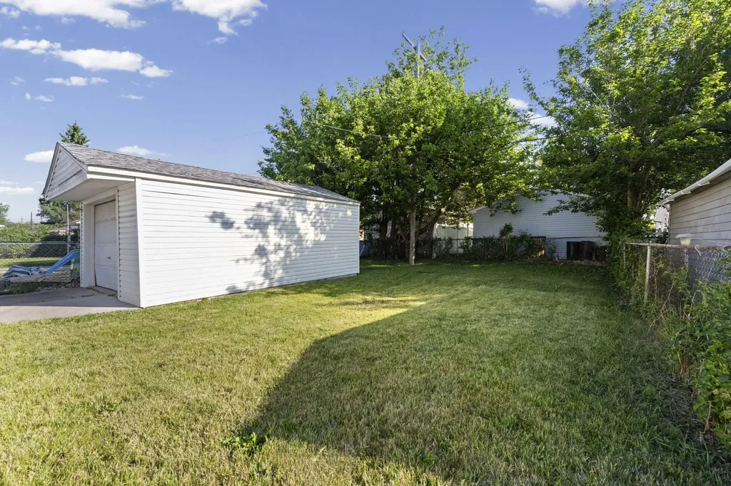530 Mill Street Lincoln Park City MI 48146