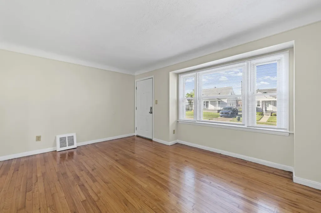 530 Mill Street Lincoln Park City MI 48146