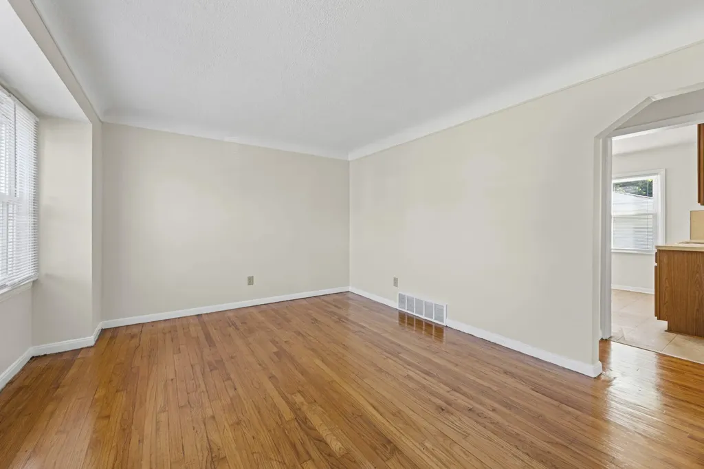 530 Mill Street Lincoln Park City MI 48146
