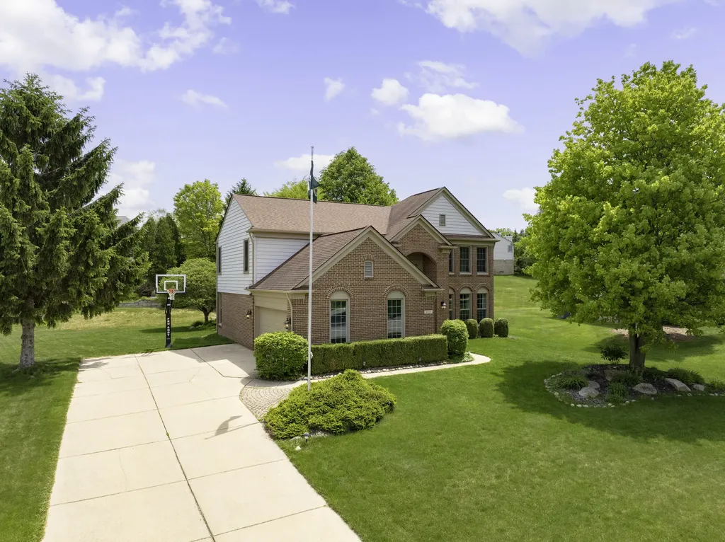 4923 Lexington Court Oakland Charter Township MI 48306