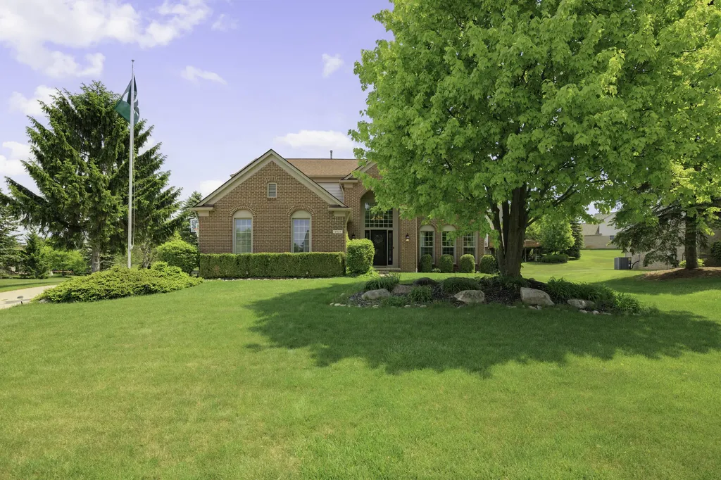 4923 Lexington Court Oakland Charter Township MI 48306