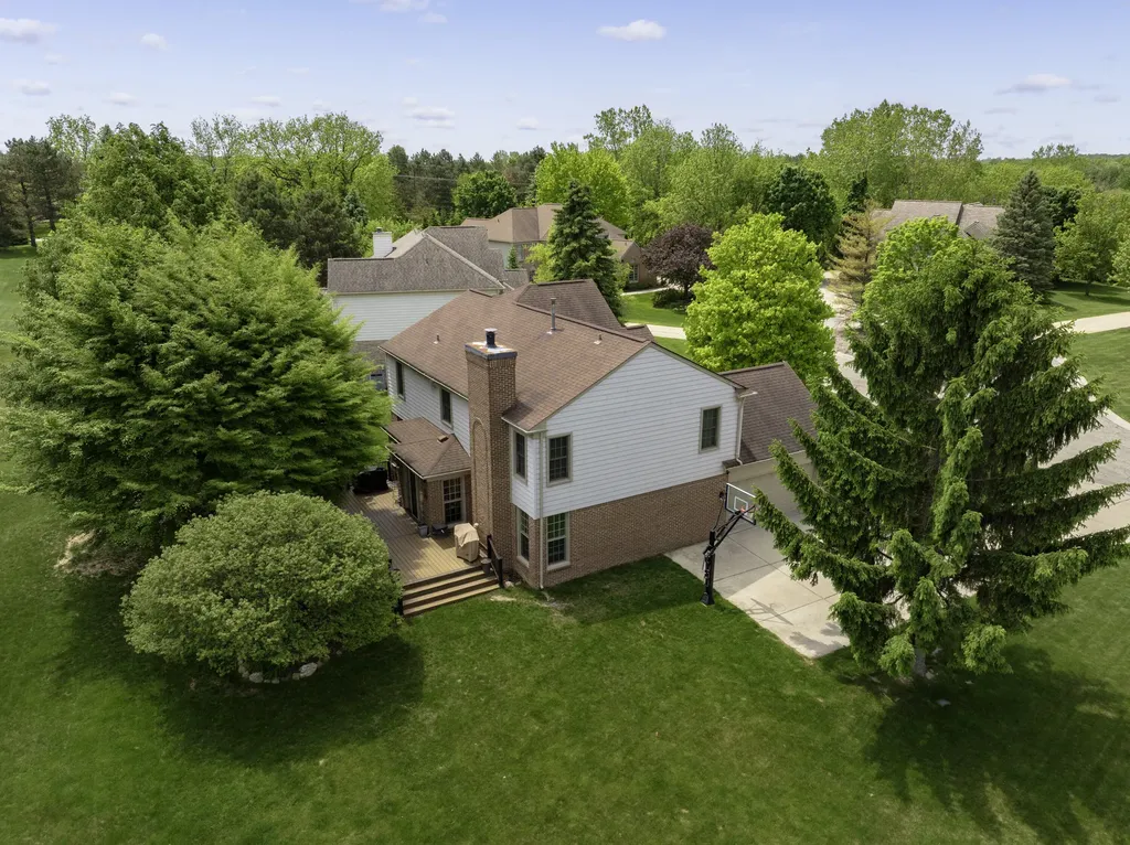 4923 Lexington Court Oakland Charter Township MI 48306