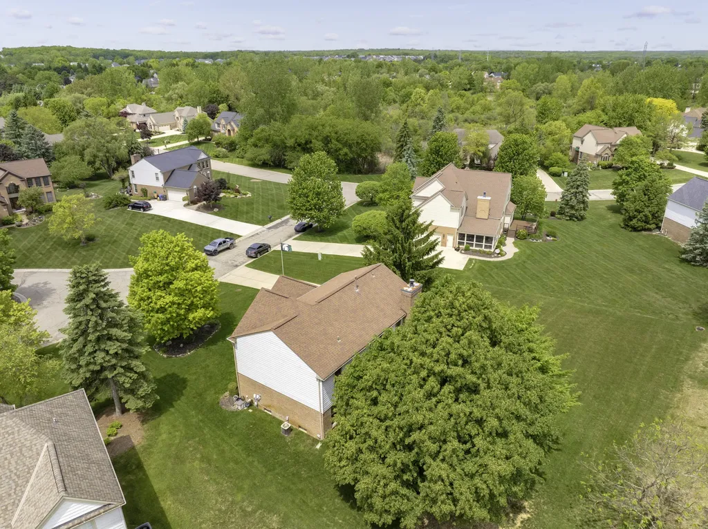 4923 Lexington Court Oakland Charter Township MI 48306