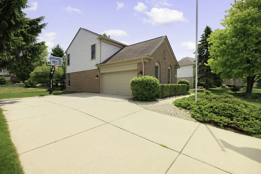4923 Lexington Court Oakland Charter Township MI 48306